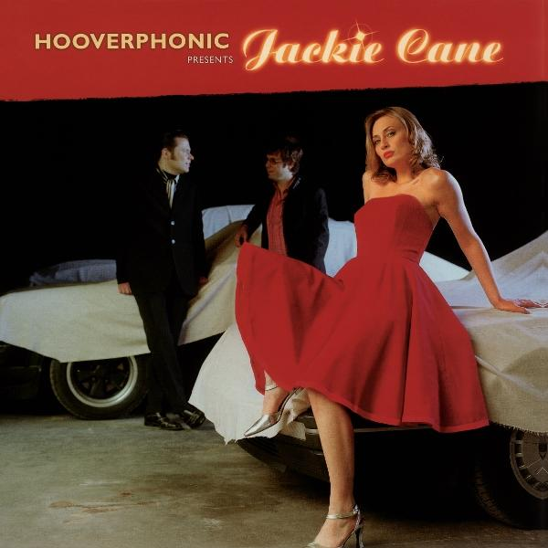 Hooverphonic-Albumcover. Frau in rotem Kleid, Auto und zwei Männer.