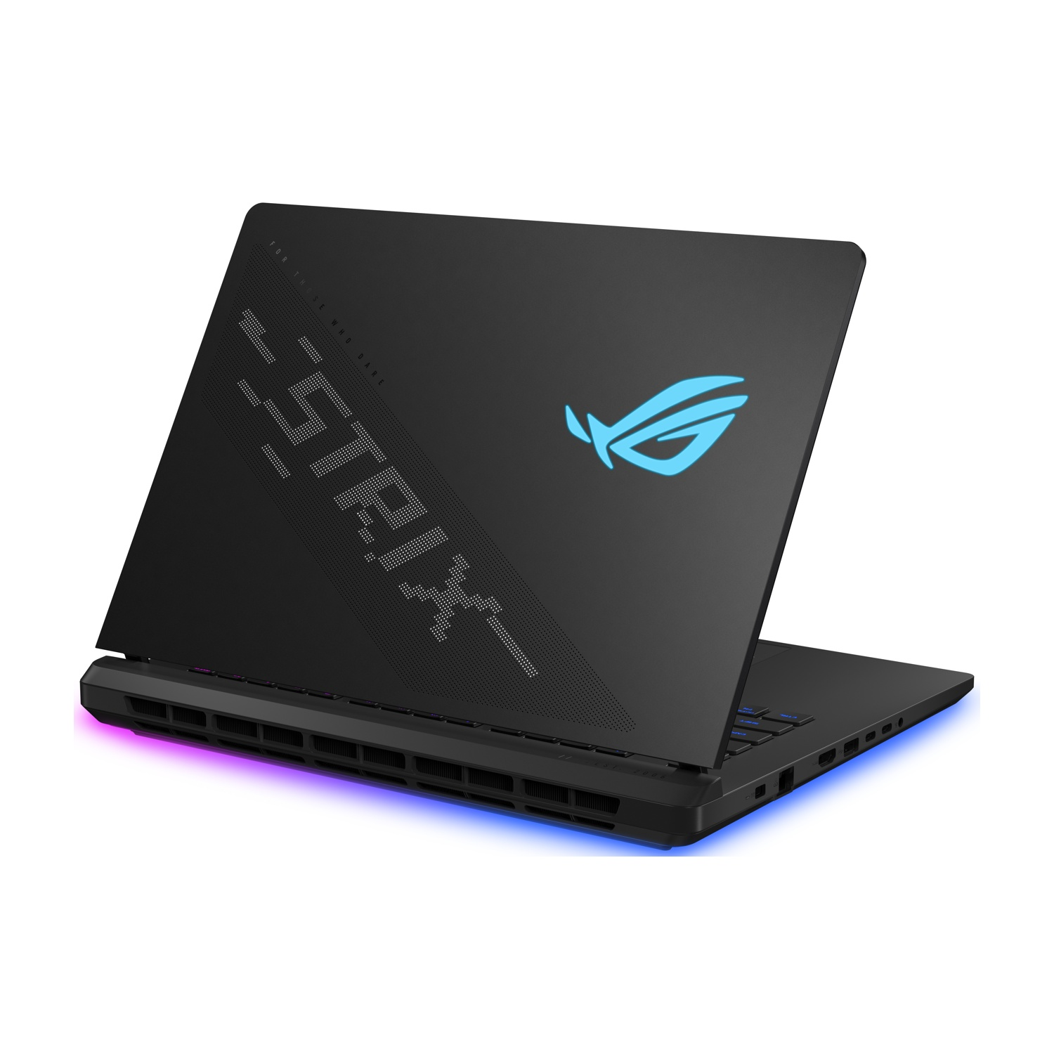 Laptop nero con logo ROG Strix sul retro, con logo blu illuminato. Su una superficie bianca.