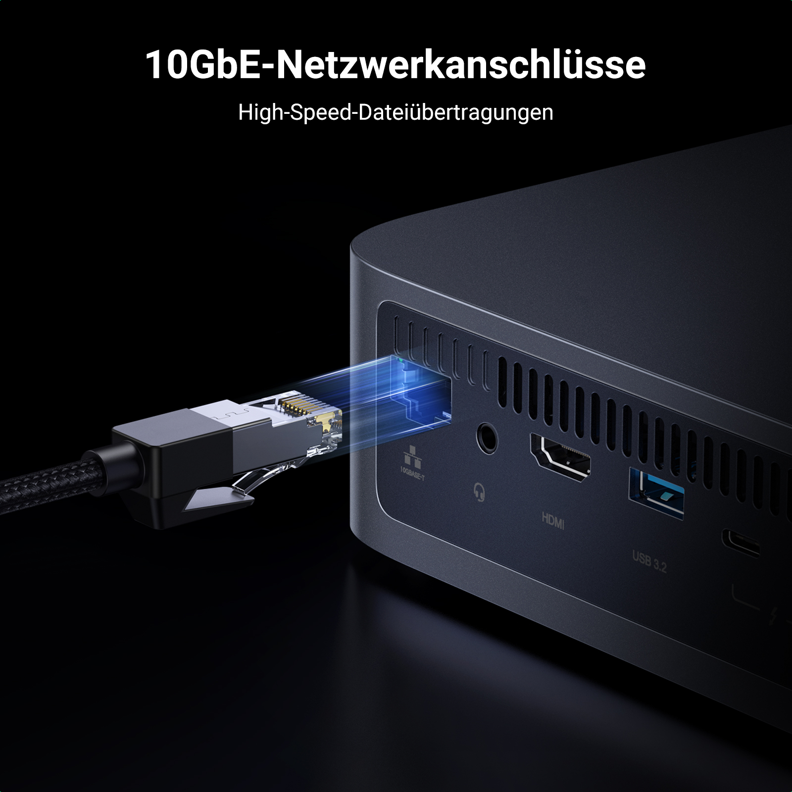 Ein Gerät mit eingestecktem Ethernet-Kabel. Text: 10GbE-Netzwerkanschlüsse.