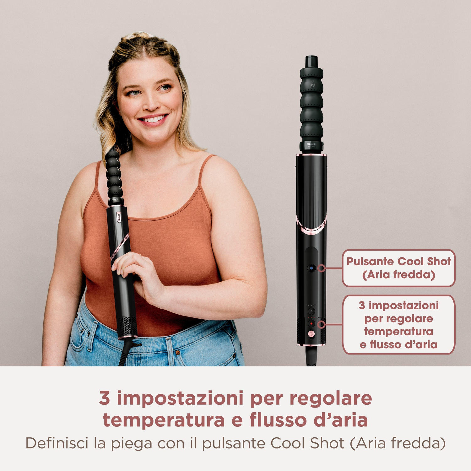 Una donna con uno strumento per lo styling dei capelli e pulsanti di controllo per temperatura e flusso d'aria.