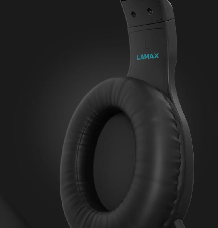Közelkép egy fekete fejhallgatóról. A LAMAX logó látható az oldalán. Modern és elegáns design.