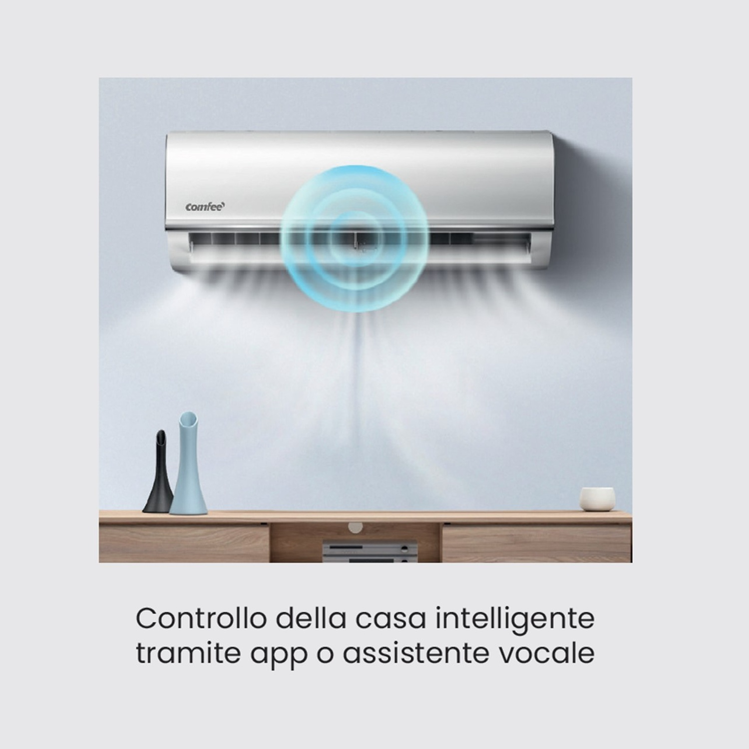Condizionatore a muro con cerchi blu. Sotto, console in legno con vasi.