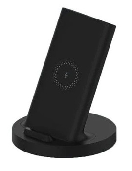 Czarna bezprzewodowa ładowarka do telefonu. Ma podstawkę i okrągłą podstawę.