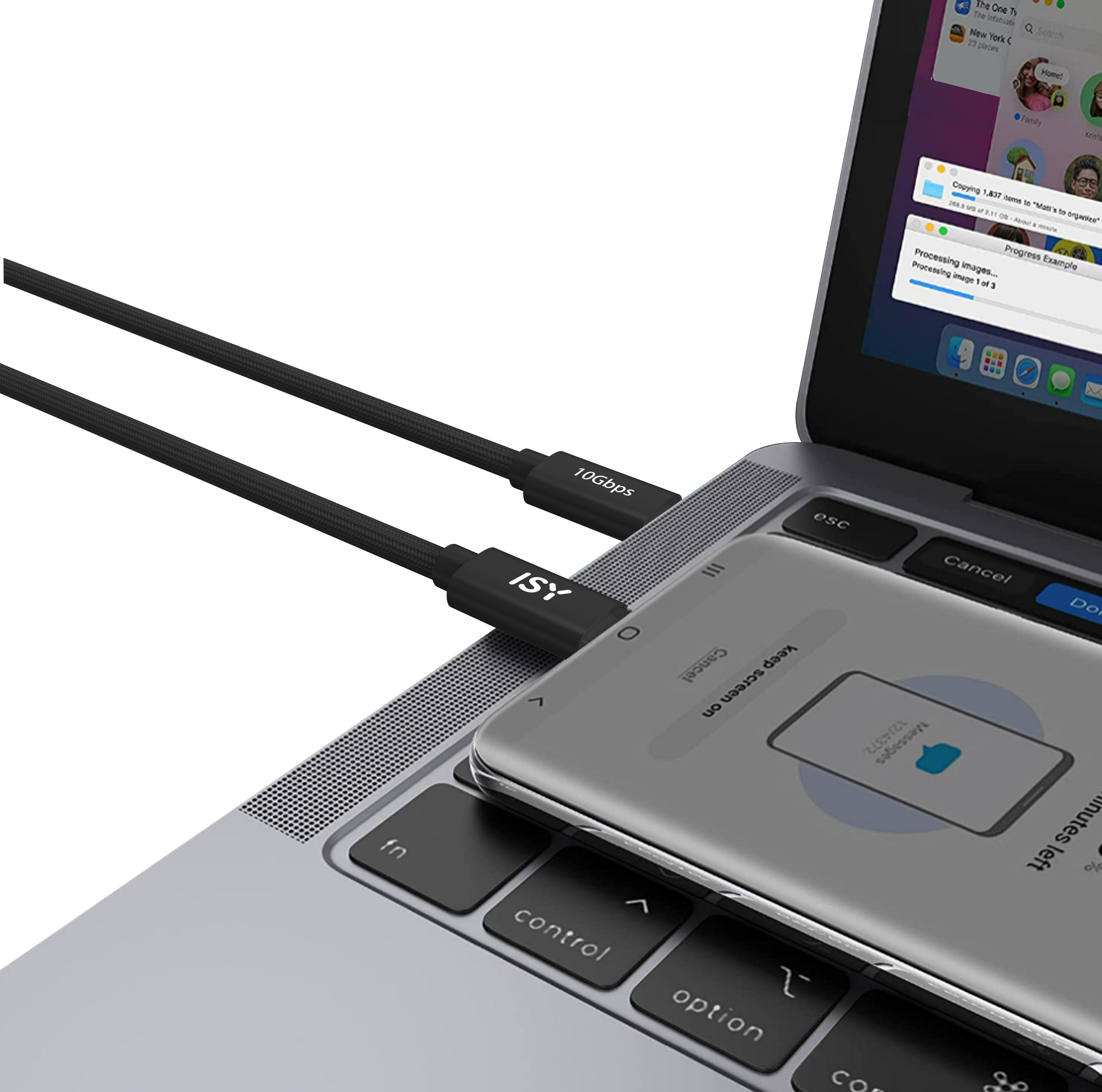 Un laptop collegato a un telefono tramite un cavo USB-C nero. Lo schermo del telefono mostra il trasferimento dati.