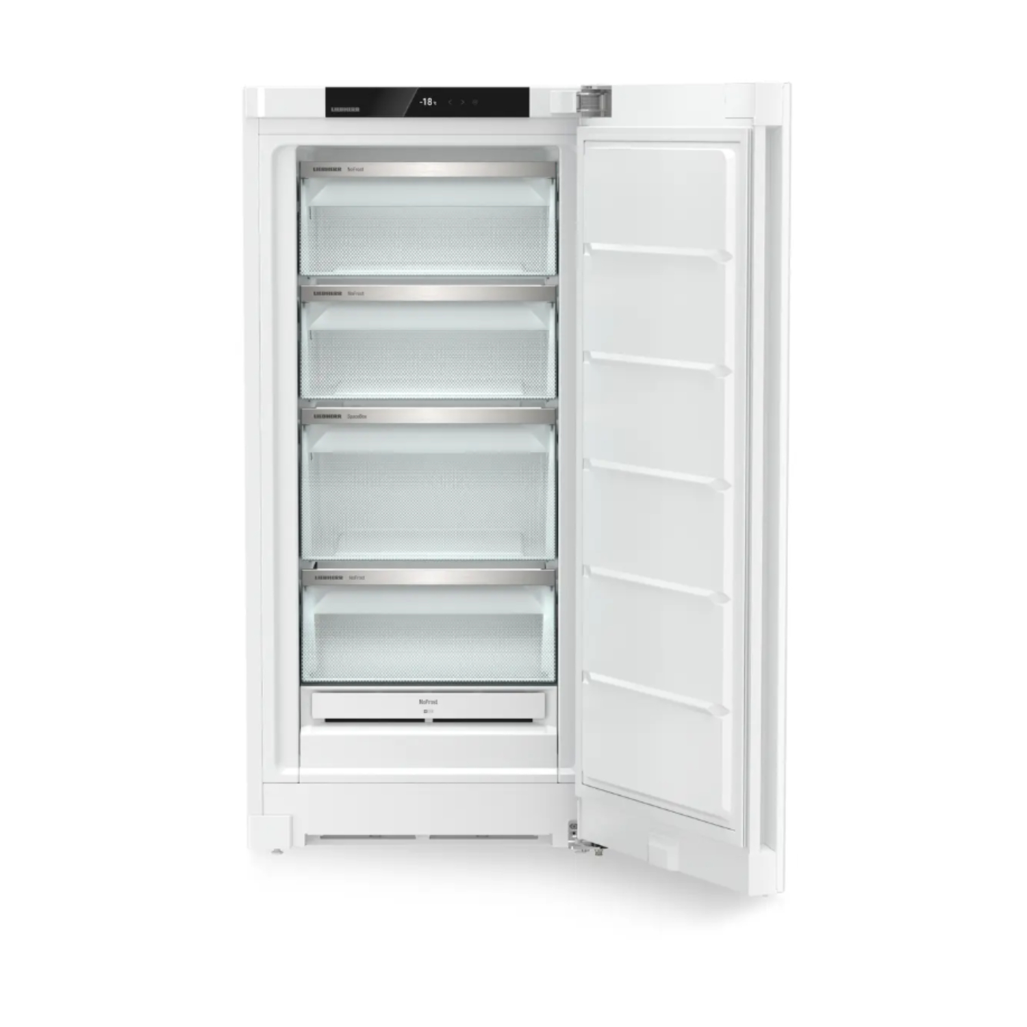 Frigorifero bianco con porta aperta, ripiani visibili. Sfondo bianco.