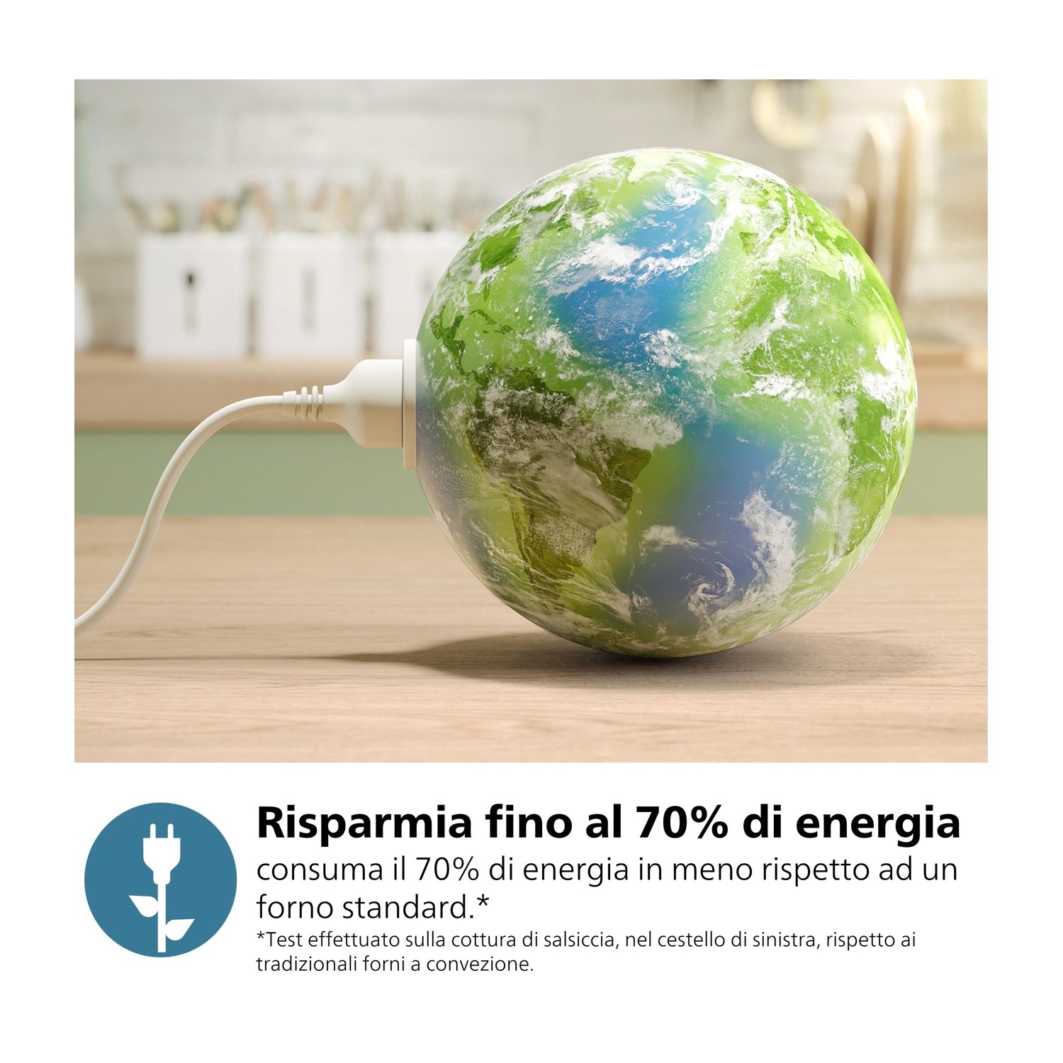 Globo collegato a una presa a muro; rappresenta il risparmio energetico.