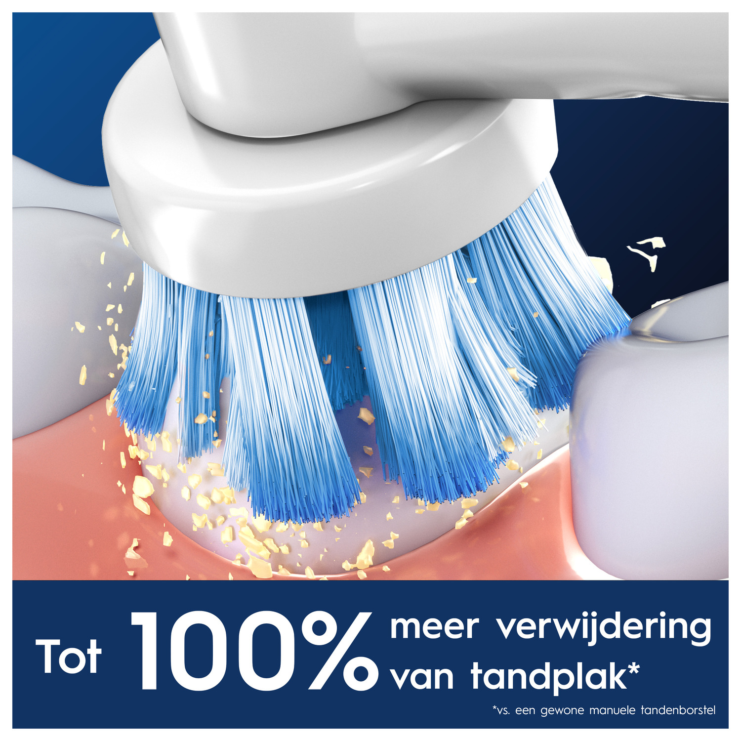 Close-up van tandenborstel die tandplak verwijdert. Tekst: Tot 100% meer tandplakverwijdering.