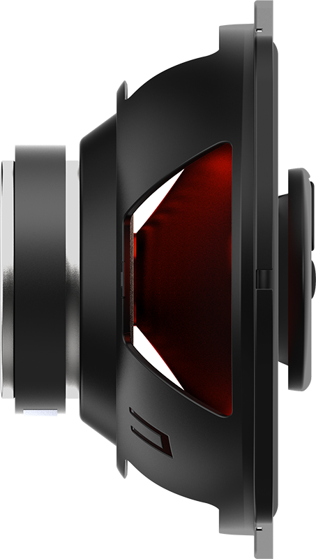 Vue latérale d'un haut-parleur noir, avec cône rouge à l'intérieur. Le boîtier est noir avec un design angulaire.