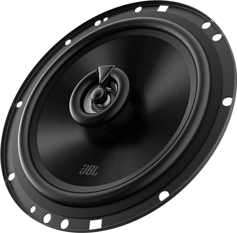 Gros plan sur un haut-parleur de voiture JBL noir, incliné. Le cône central est visible, avec le logo JBL.