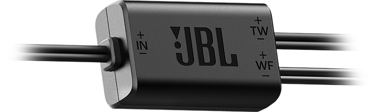 Filtre de croisement audio JBL noir avec fils. Possède des étiquettes d'entrée et de sortie, et le logo JBL est visible. La forme est rectangulaire.