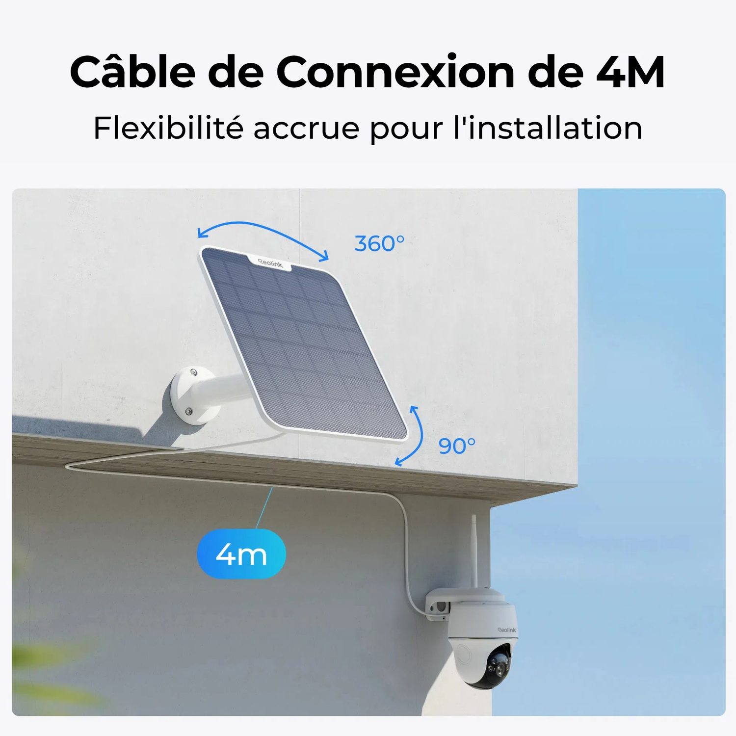 Un panneau solaire monté sur un mur. Un câble de 4 m le relie à une caméra de sécurité. Le panneau peut pivoter à 360° et 90°.