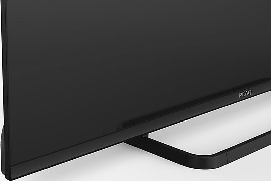 Zbliżenie dolnego rogu czarnego telewizora, pokazujące ramę i podstawę.