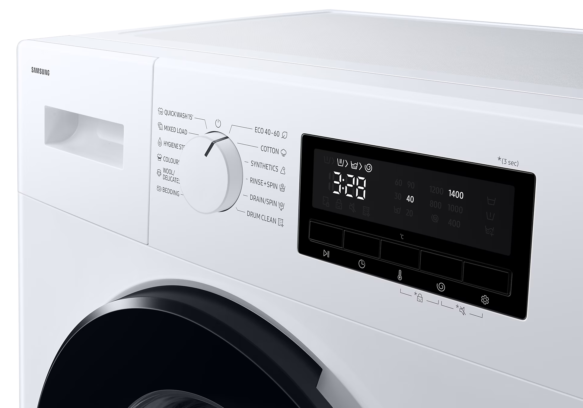 Fehér Samsung mosógép, vezérlőpanel digitális kijelzővel, amely az időt mutatja, és egy programválasztó tárcsa.