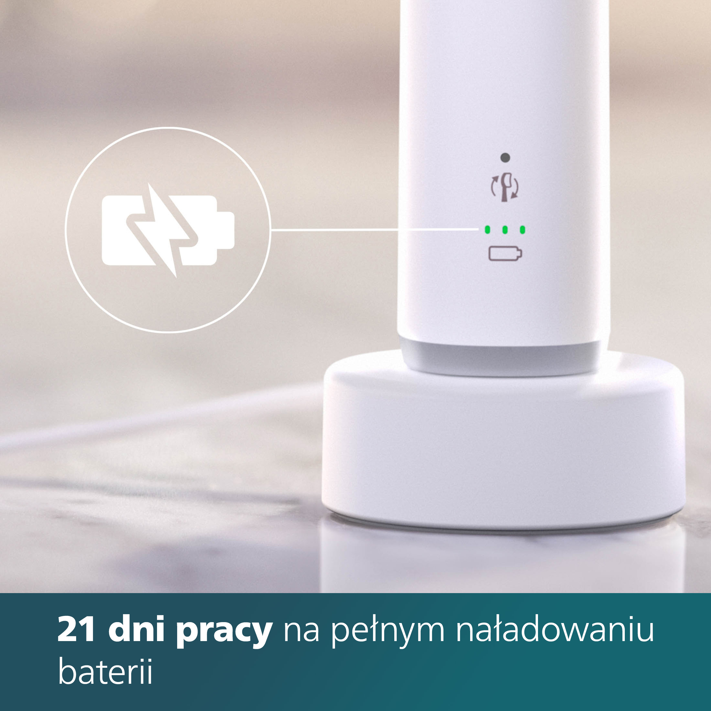 Zbliżenie białej szczoteczki do zębów na stacji ładującej, pokazujące stan naładowania baterii.