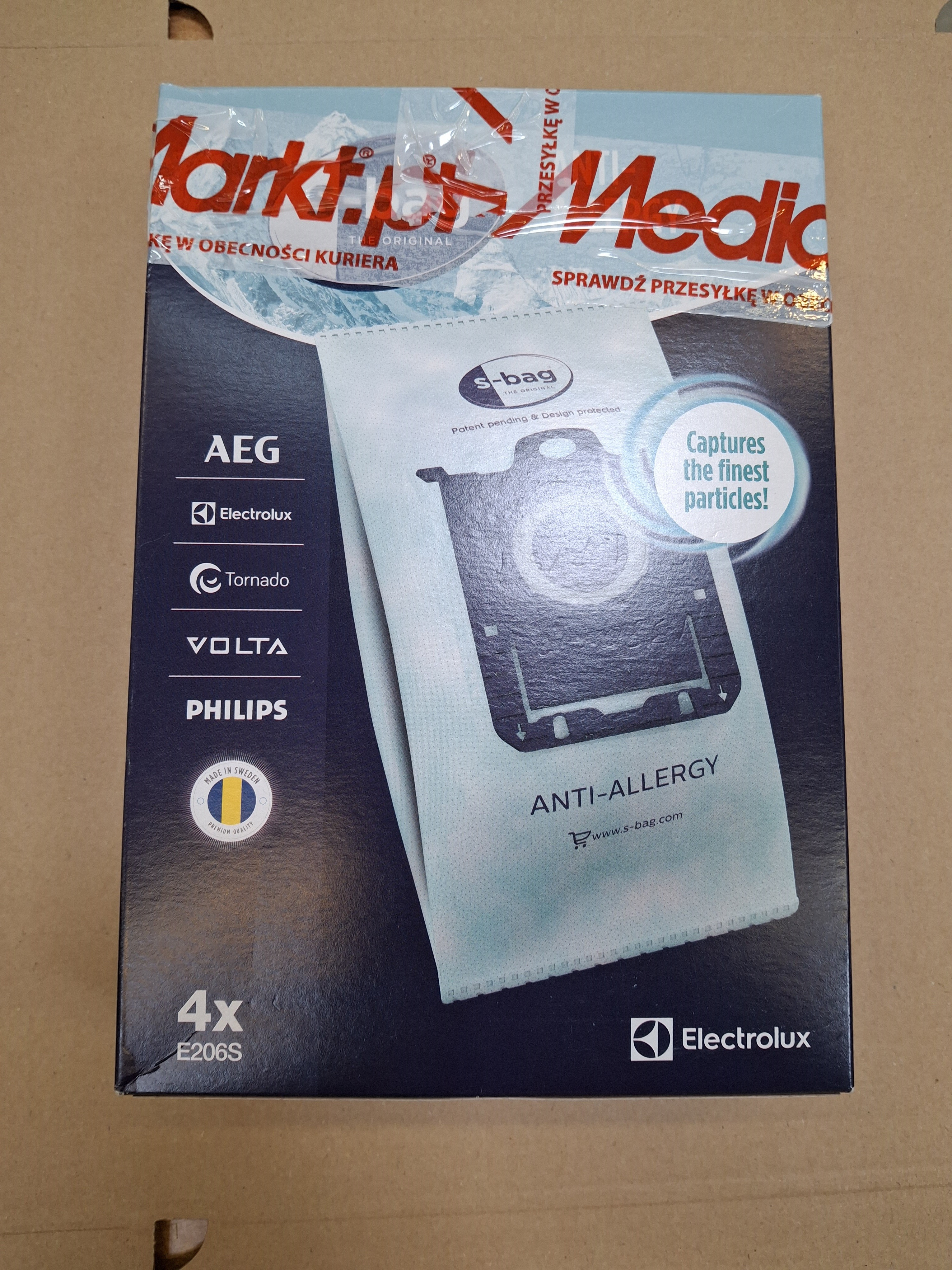 Pudełko worków do odkurzacza Electrolux z tekstem i logo.
