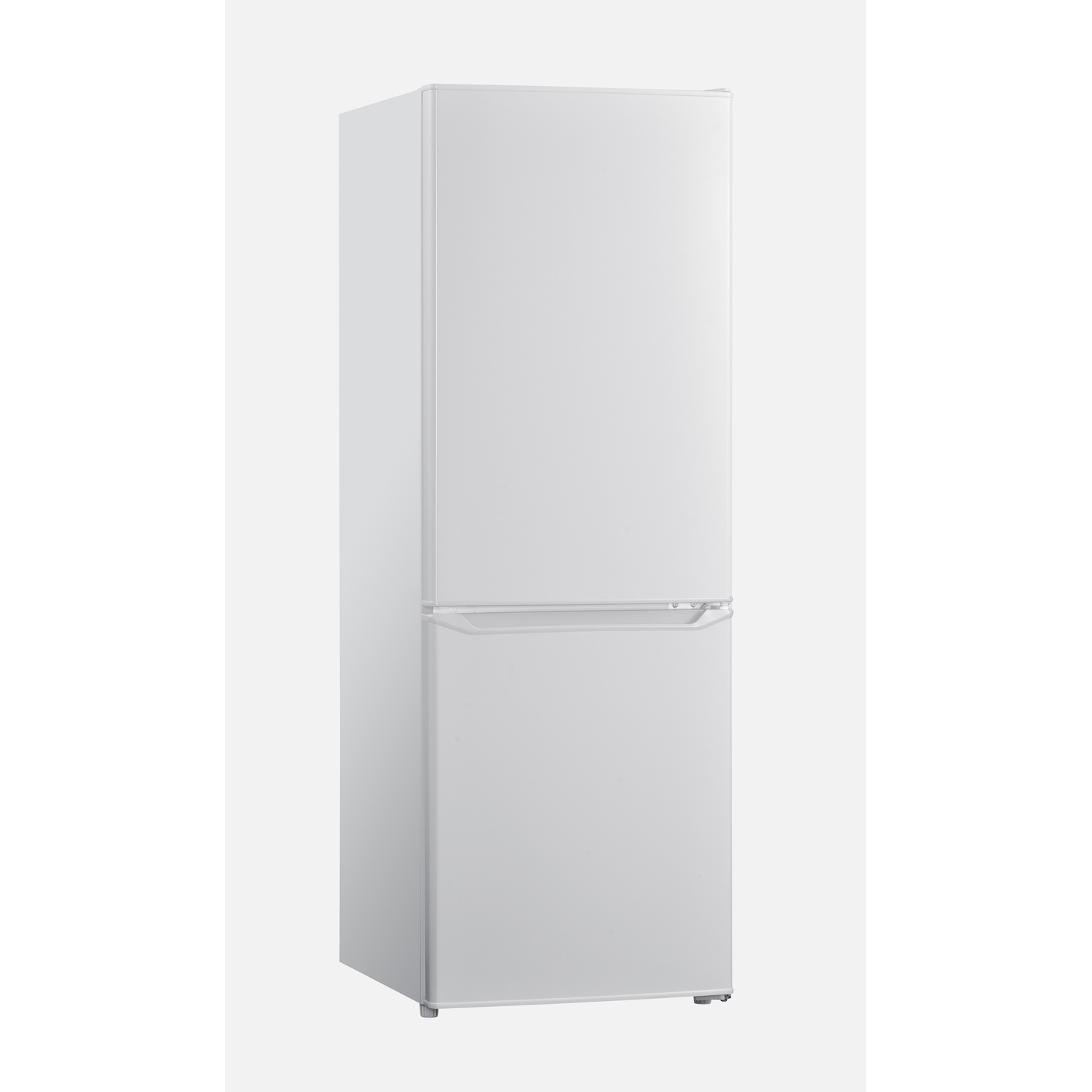 Un frigorifero bianco con la porta chiusa, su sfondo bianco.