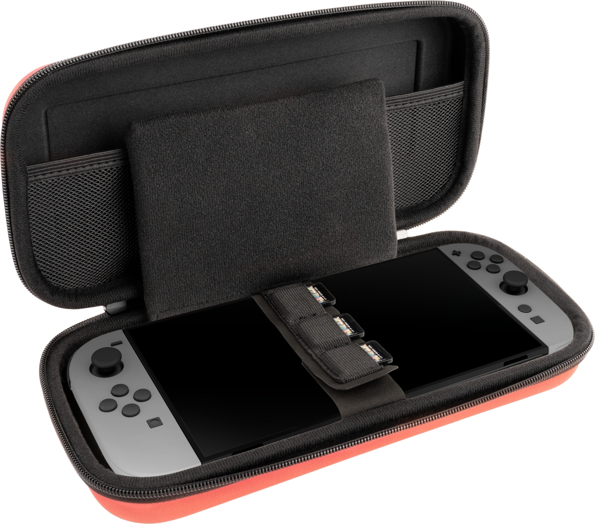 Custodia rossa aperta con Nintendo Switch. Console grigia e nera, fodera nera.