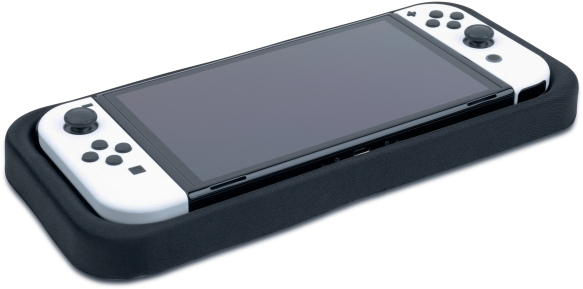 Une console Nintendo Switch placée dans un étui de protection noir.