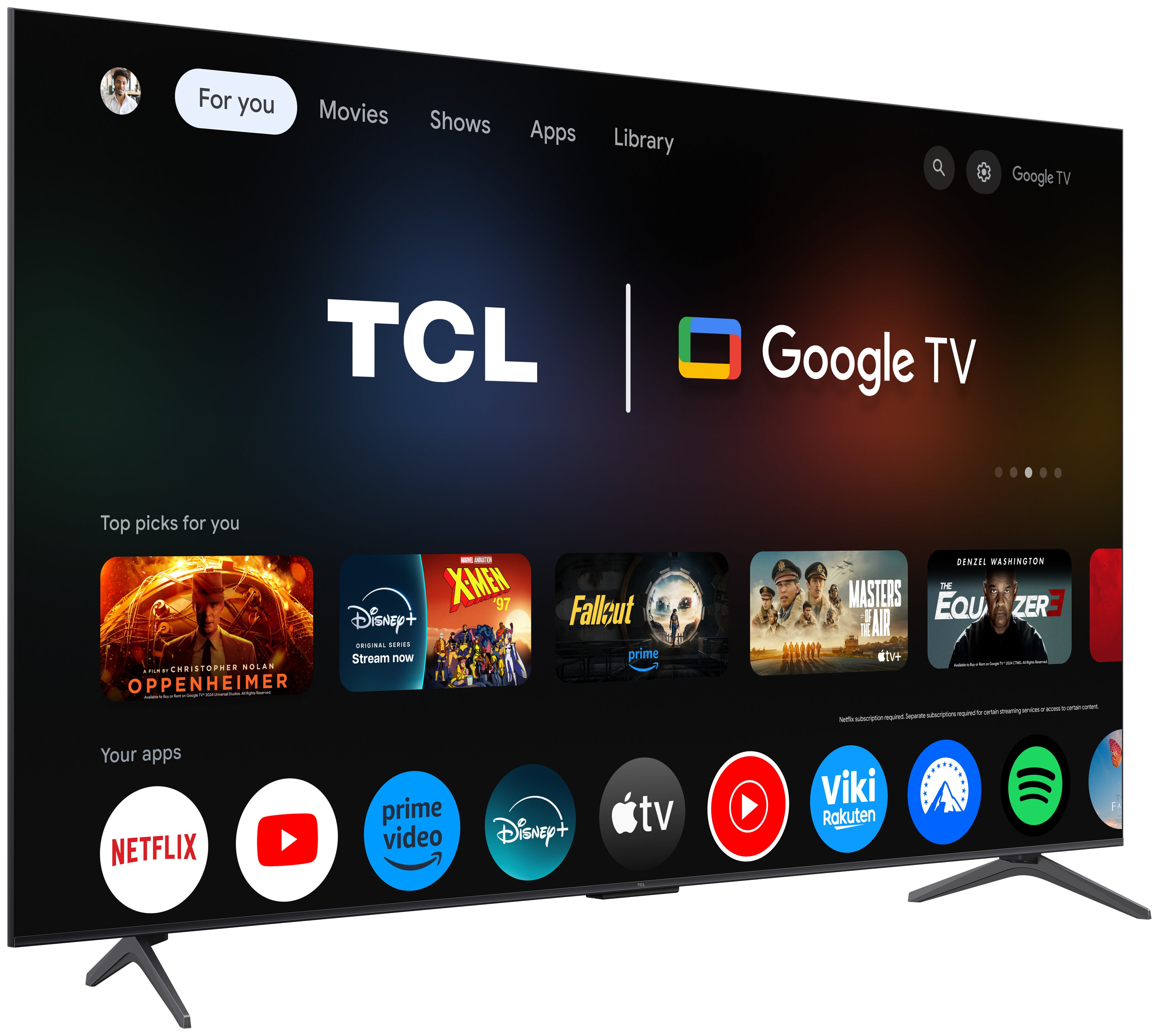 Un TCL Google TV nero che mostra l'interfaccia principale. La TV è su un supporto.