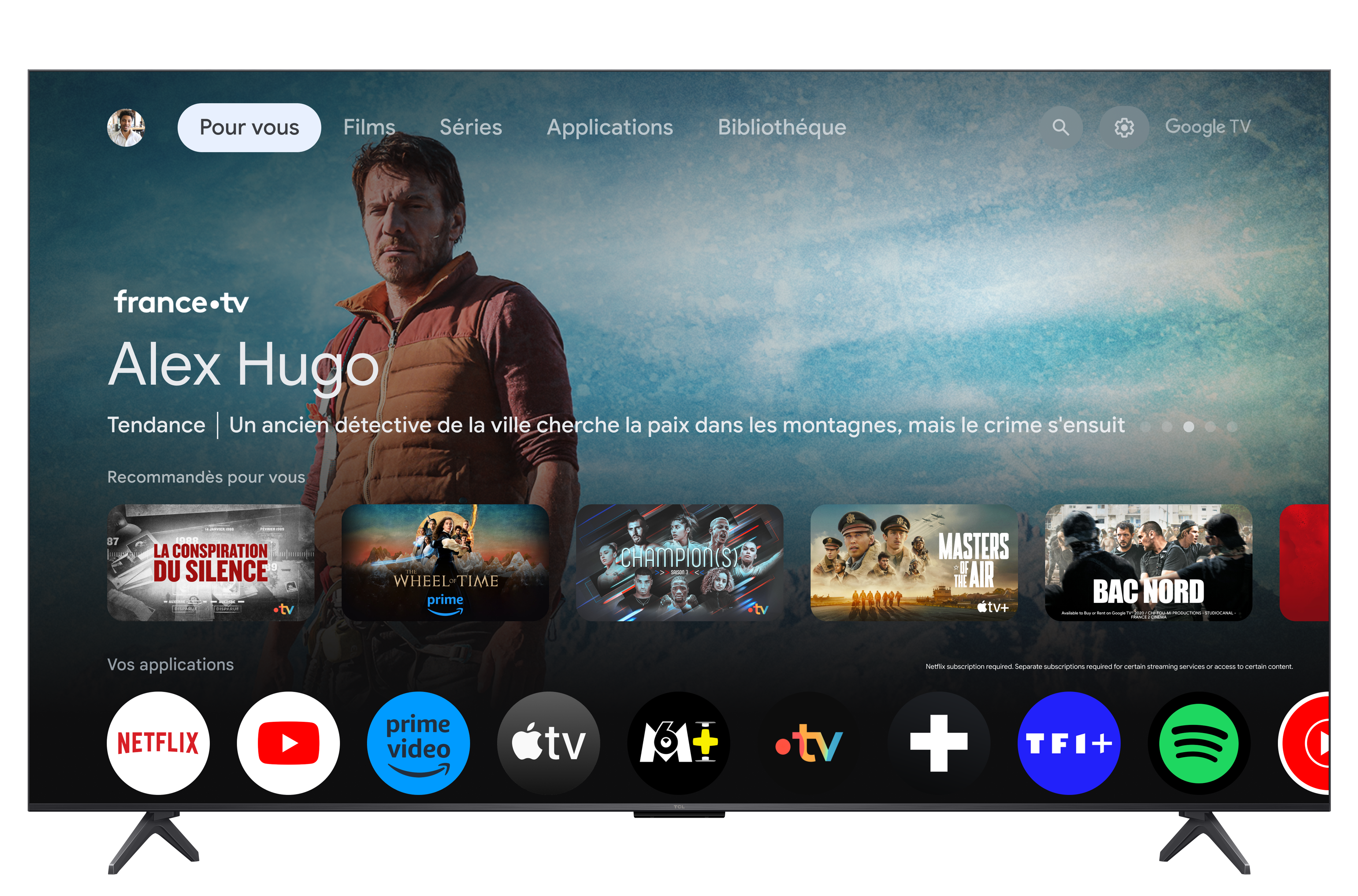 Schermo TV mostra un uomo, Alex Hugo, con logo France.tv e app come Netflix e YouTube.