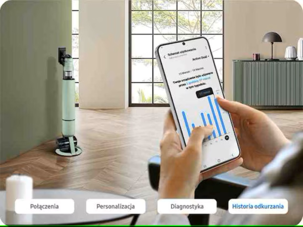 Osoba używająca smartfona do wyświetlania statystyk użytkowania i ustawień odkurzacza.