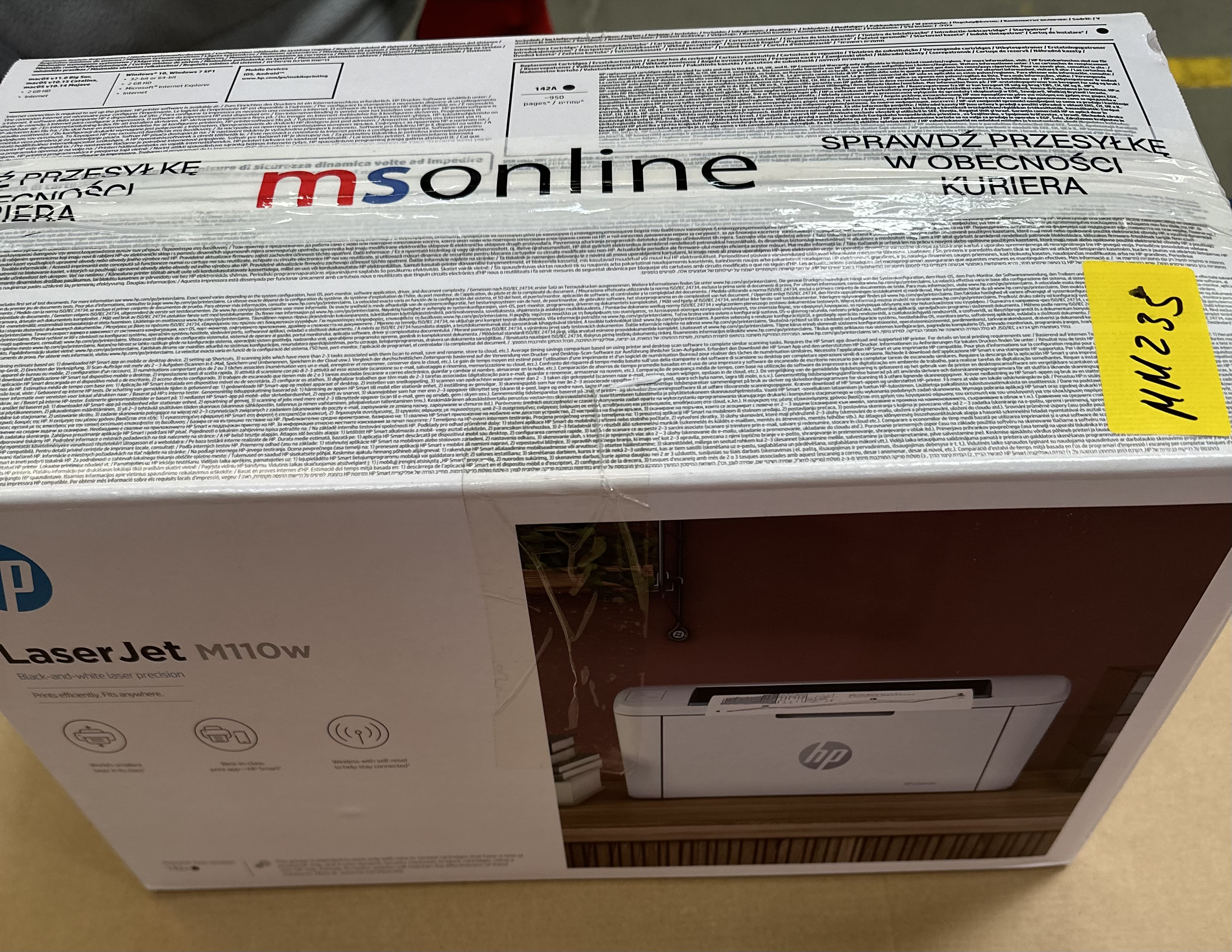 Pudełko drukarki HP Laser Jet M110w z ms online i etykietami ostrzegawczymi.