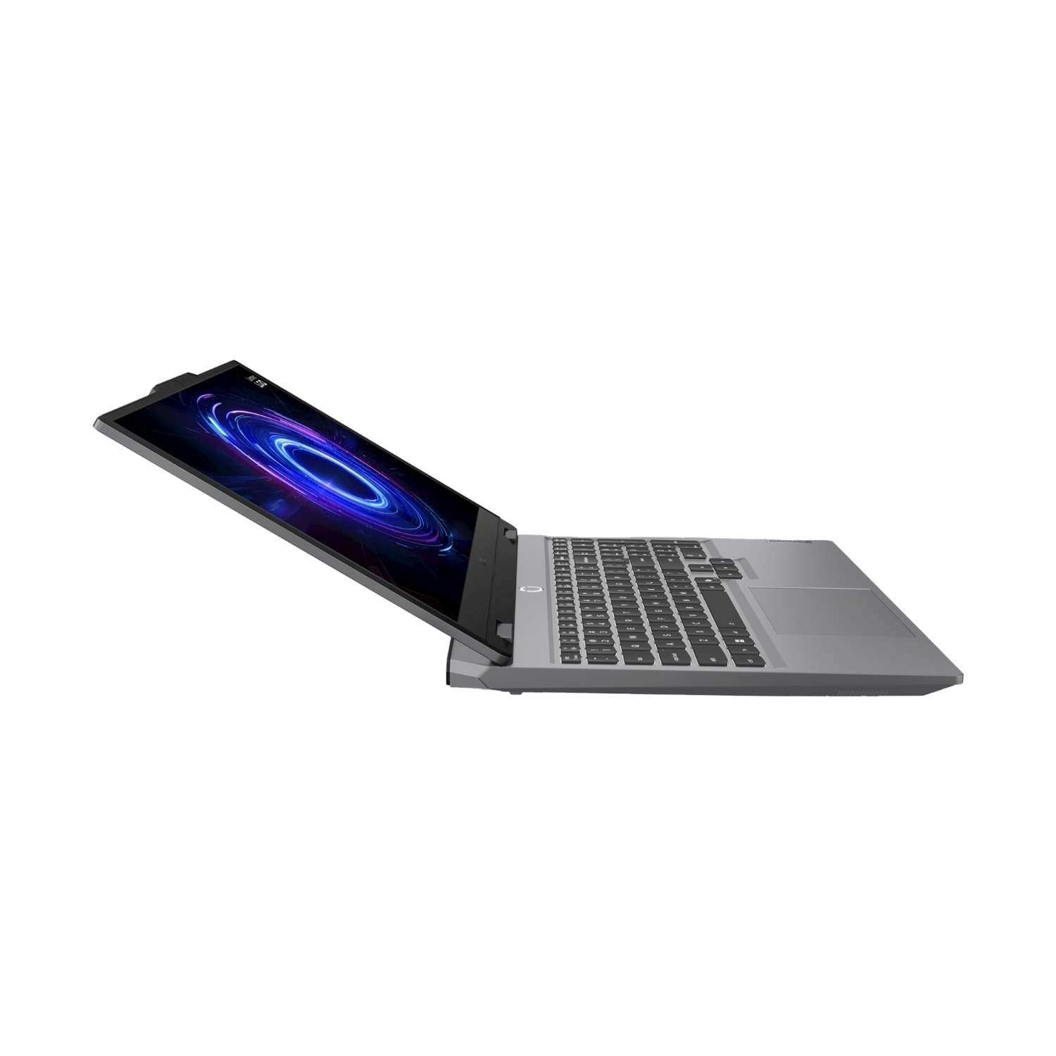 Laptop argentato aperto, con schermo con grafica blu. Tastiera visibile. Sfondo bianco.