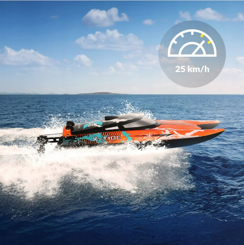 Pomarańczowa łódź zdalnie sterowana pędząca po wodzie z prędkością 25 km/h pod błękitnym niebem.