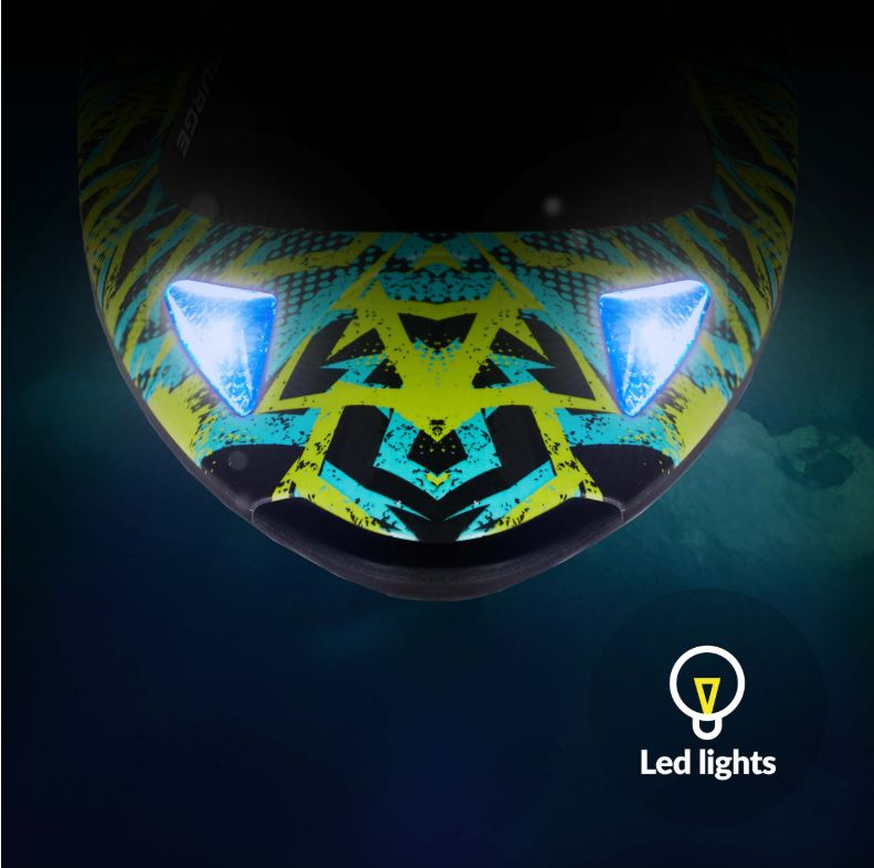 Łódź RC z diodami LED, zbliżenie na przód.