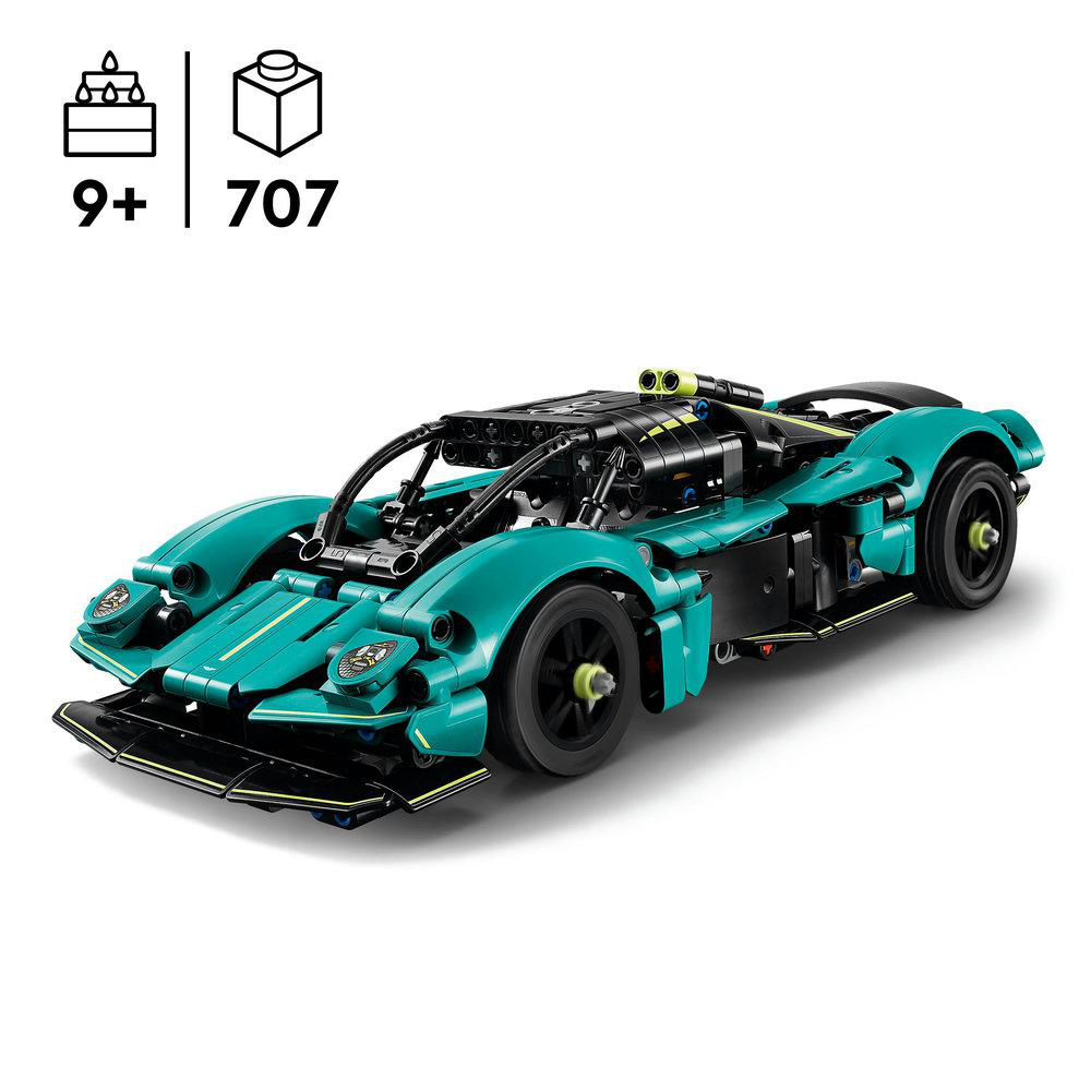 Ein Lego Aston Martin Valkyrie Modellauto in Teal, weißer Hintergrund.