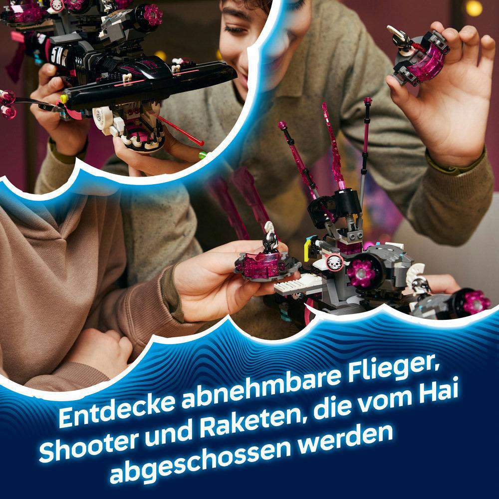 Nahaufnahme des LEGO-Spielzeugs mit abnehmbaren Flyern, Schützen und Raketen. Zwei Jungen spielen damit.