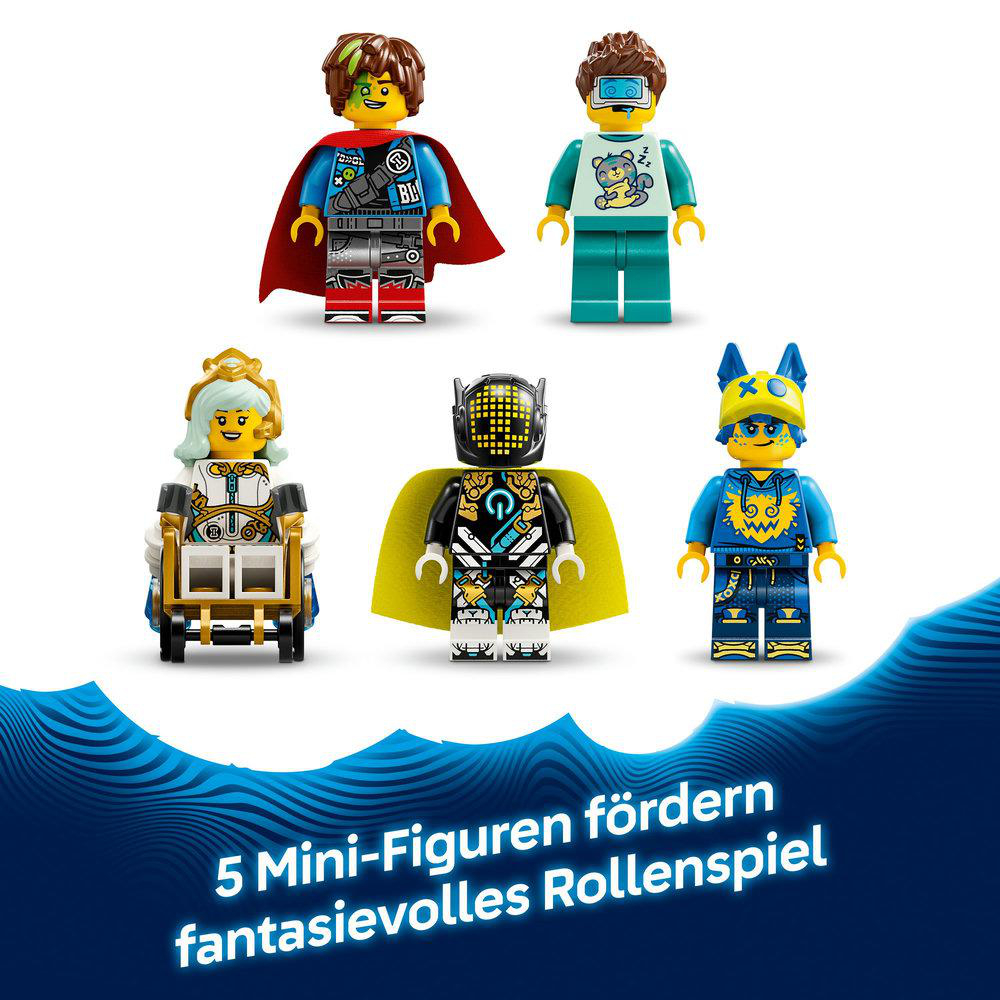 Fünf LEGO-Mini-Figuren. Sie haben verschiedene Kostüme und befinden sich auf einem blauen, wellenförmigen Hintergrund.