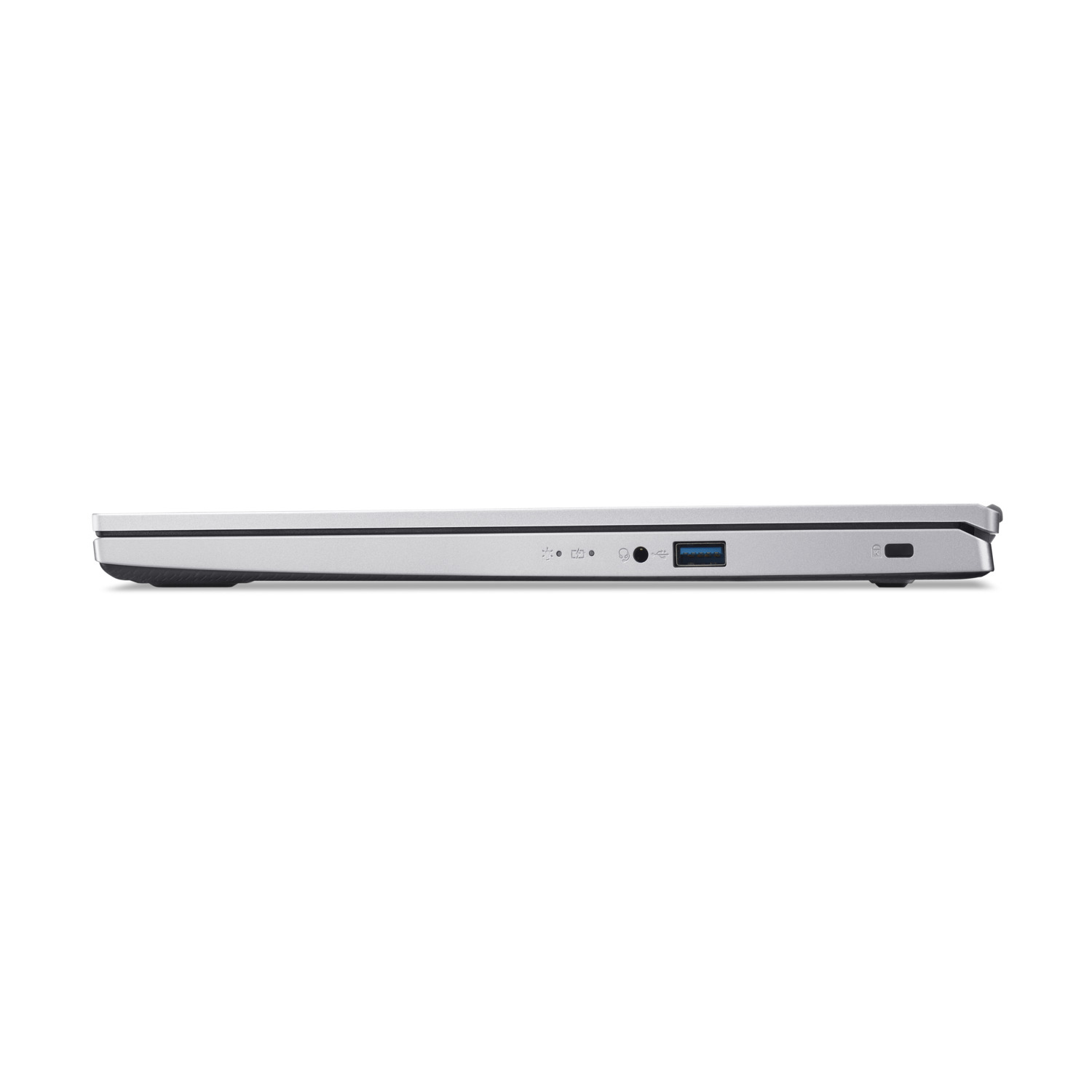 Vue latérale d'un ordinateur portable argenté, montrant les ports, surface noire et fond blanc.
