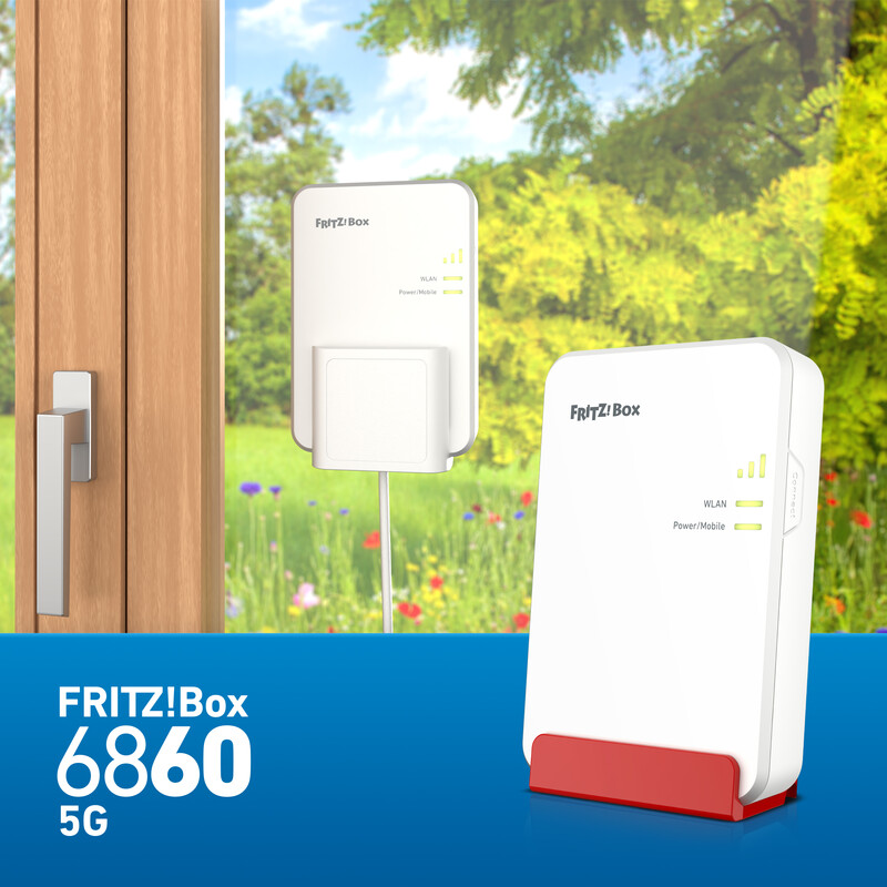Router Fritz!Box 6860 5G, bianco con base rossa, con sfondo di porta e natura.