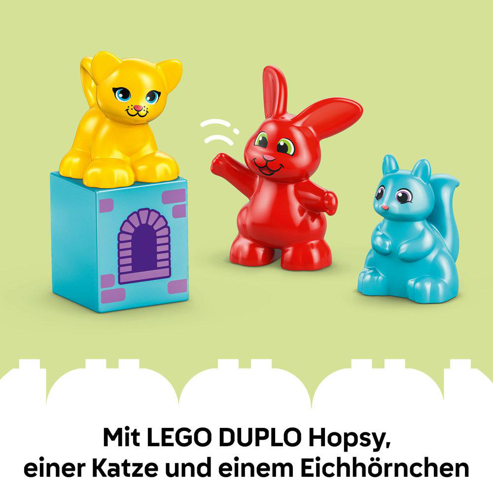 Ein gelber Löwe, ein roter Hase und ein blauer Eichhörnchen Spielzeugsatz.