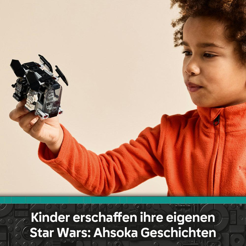 Ein Kind hält ein Star Wars Spielzeug-Transportschiff, Text unten im Bild.
