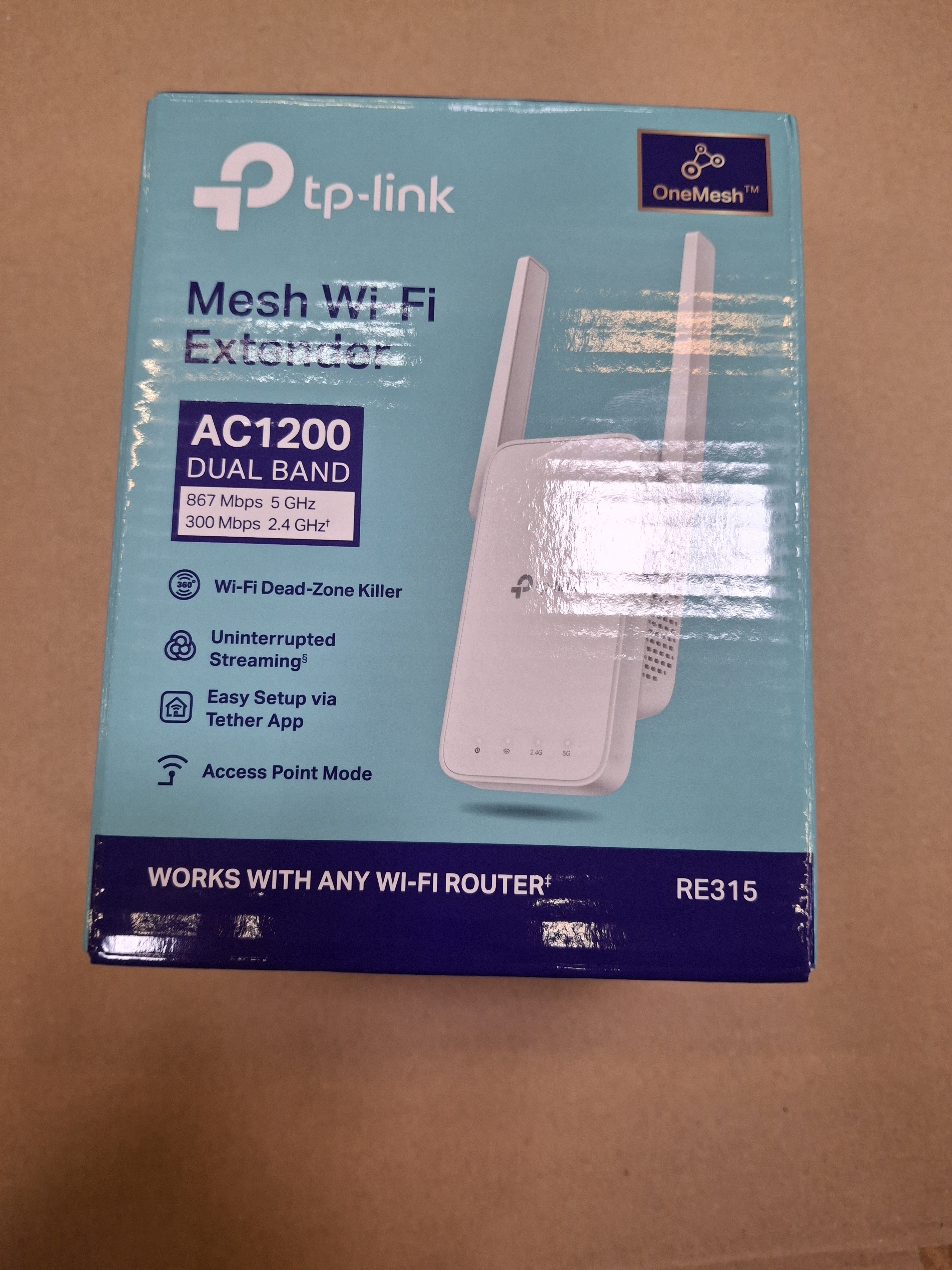 Pudełko na przedłużacz Wi-Fi Mesh tp-link. Pudełko pokazuje urządzenie i jego funkcje.
