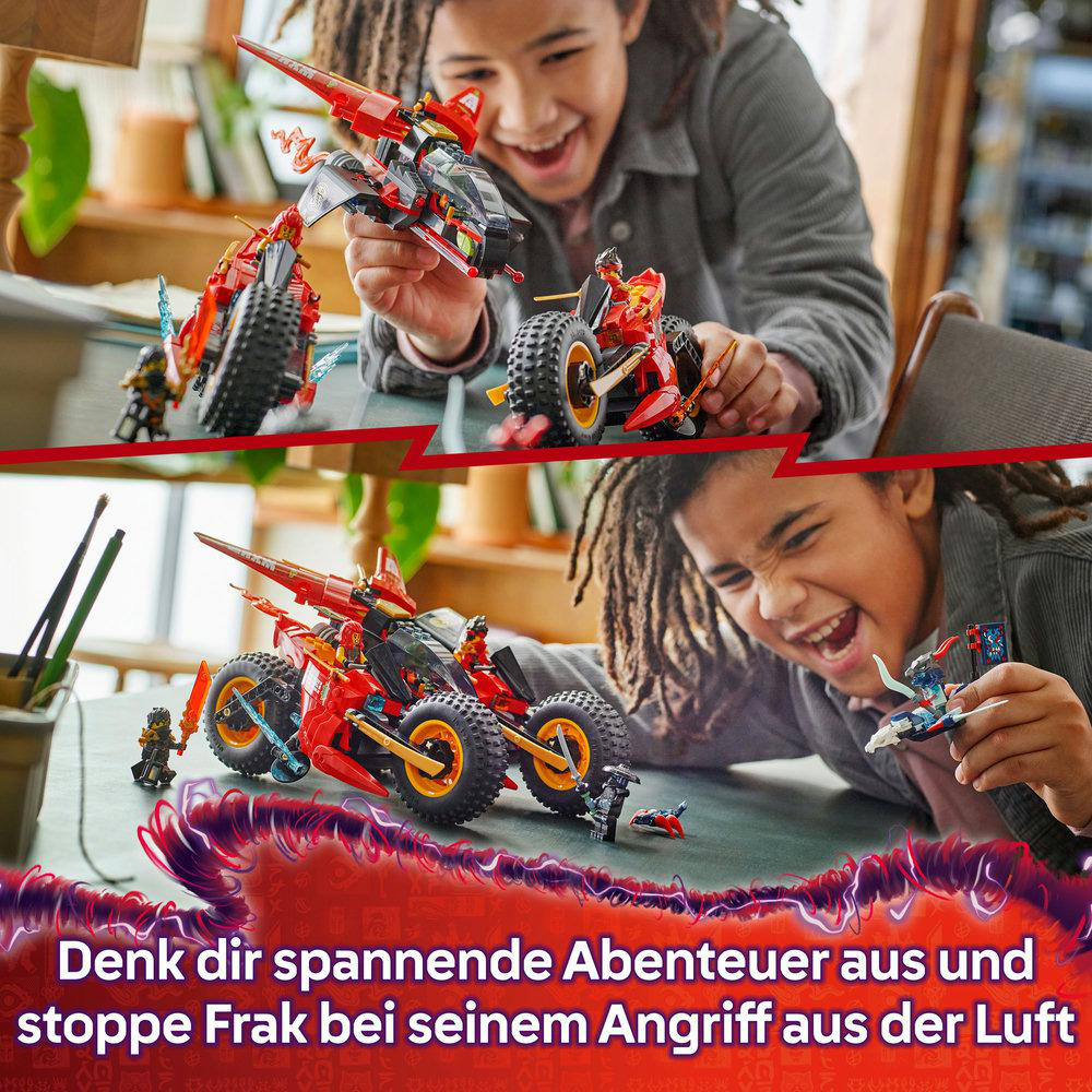 Zwei Kinder spielen mit Lego Ninjago Sets. Die Sets enthalten rote Fahrzeuge mit schwarzen Rädern und Minifiguren.