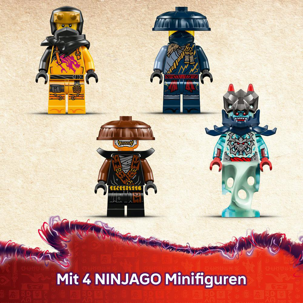 Vier Lego Ninjago Minifiguren stehen in einer Reihe. Sie haben einzigartige Designs, Kostüme und Zubehör.