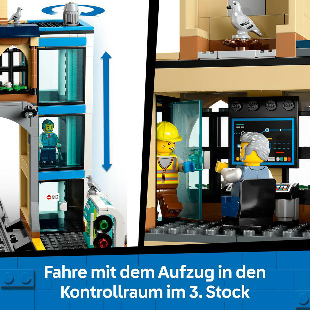 Zwei Bilder von Lego-Sets. Eines zeigt das Innere eines Bahnhofs. Das andere zeigt Personen in einem Aufzug. Blauer Hintergrund.
