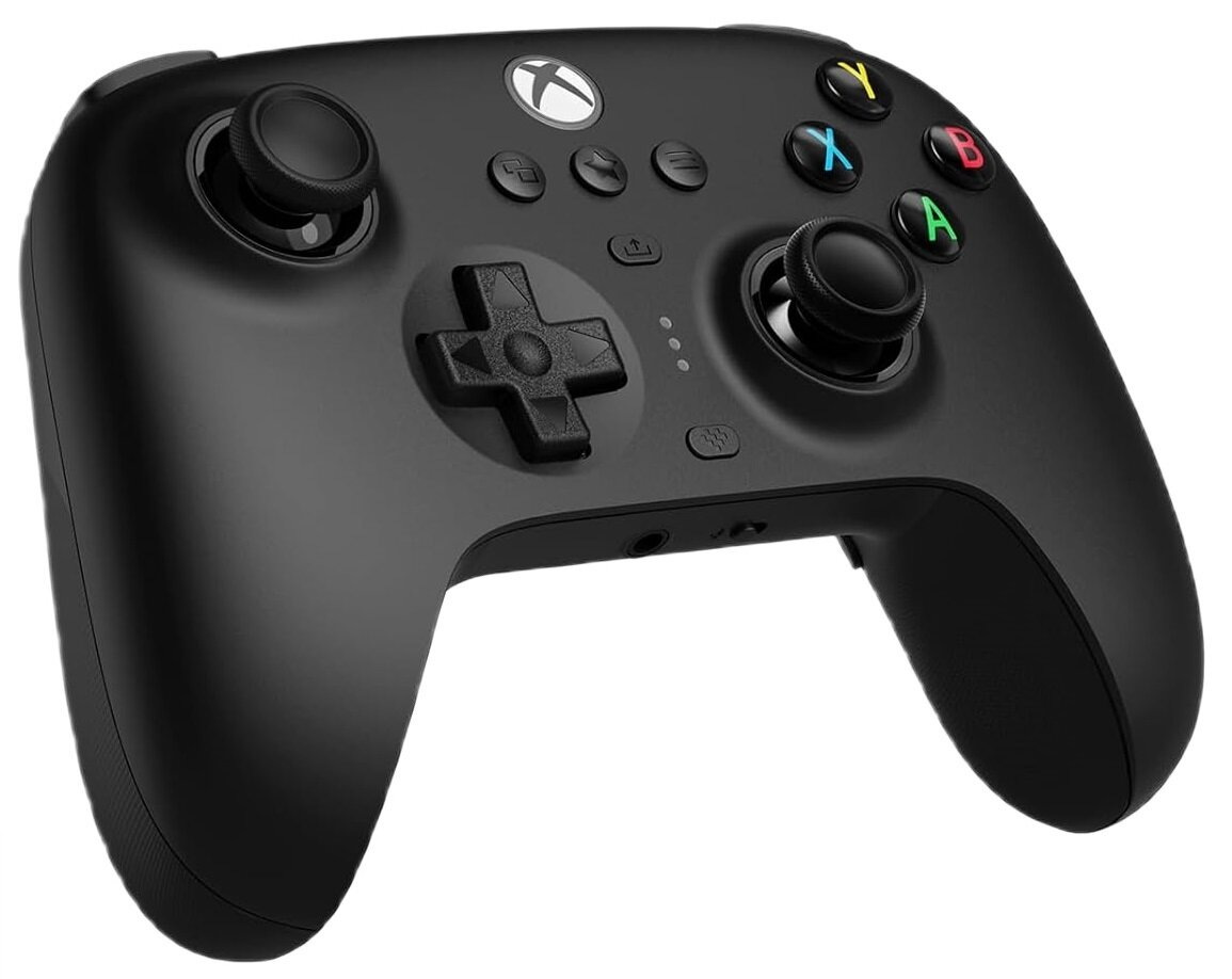 Czarny kontroler Xbox, widok z góry, wyraźnie widoczne przyciski, perspektywa ukośna.