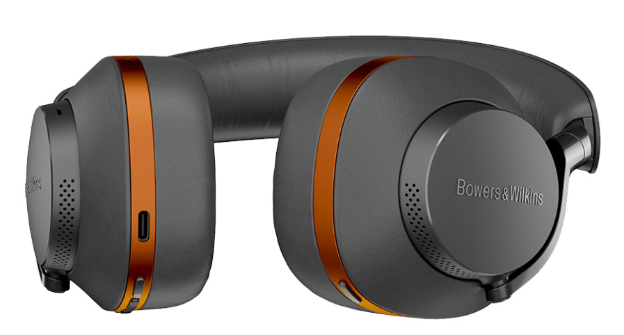 Czarne i szare słuchawki. Pomarańczowe akcenty. Bowers & Wilkins. Czarne tło.