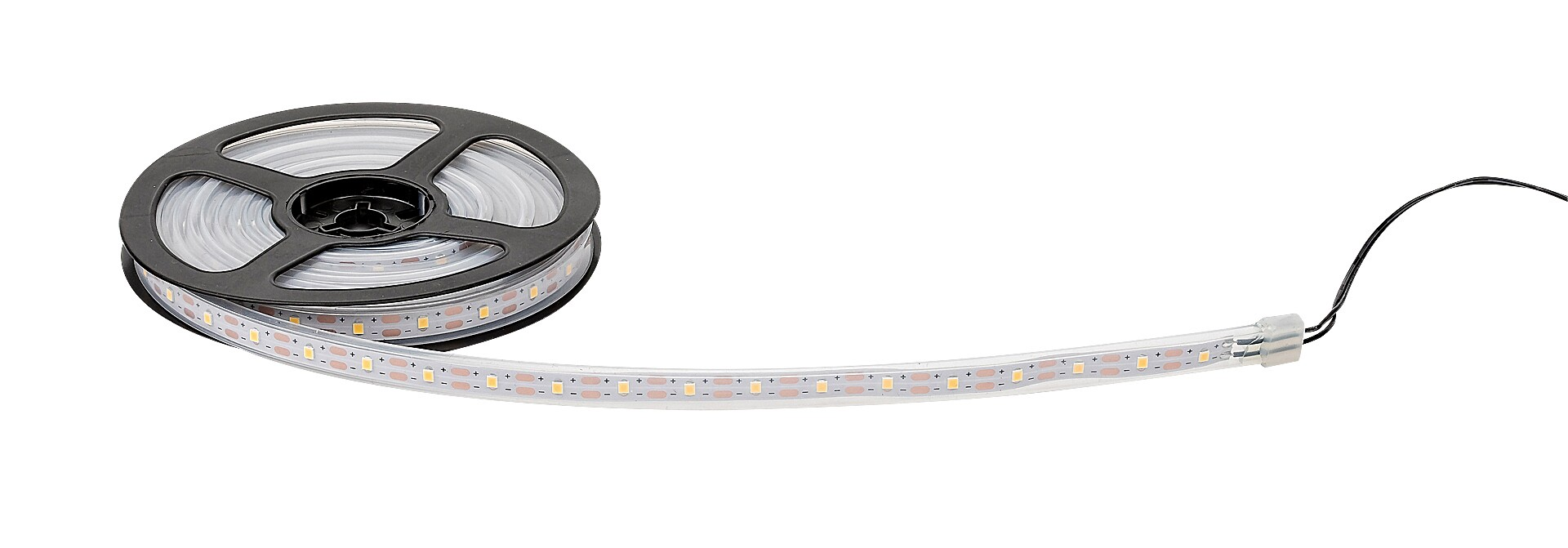 LED szalag orsón. A szalag egy része le van tekerve. Fehér háttér.