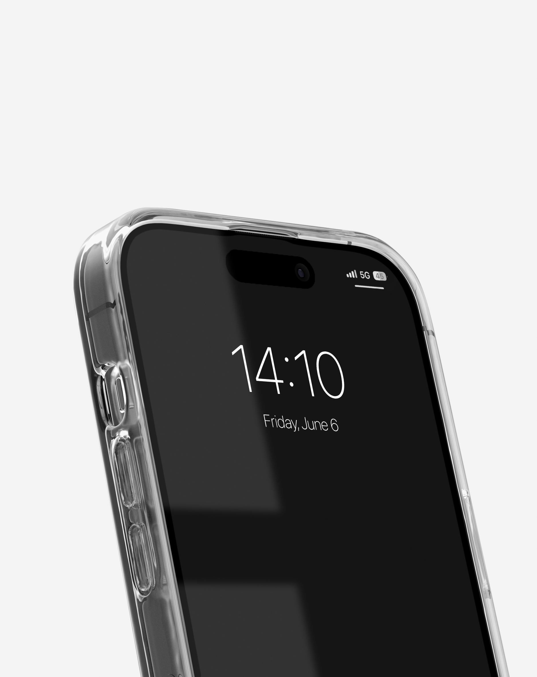 Transparente Handyhülle mit schwarzem Bildschirm, der die Uhrzeit anzeigt. 5G-Signal sichtbar.