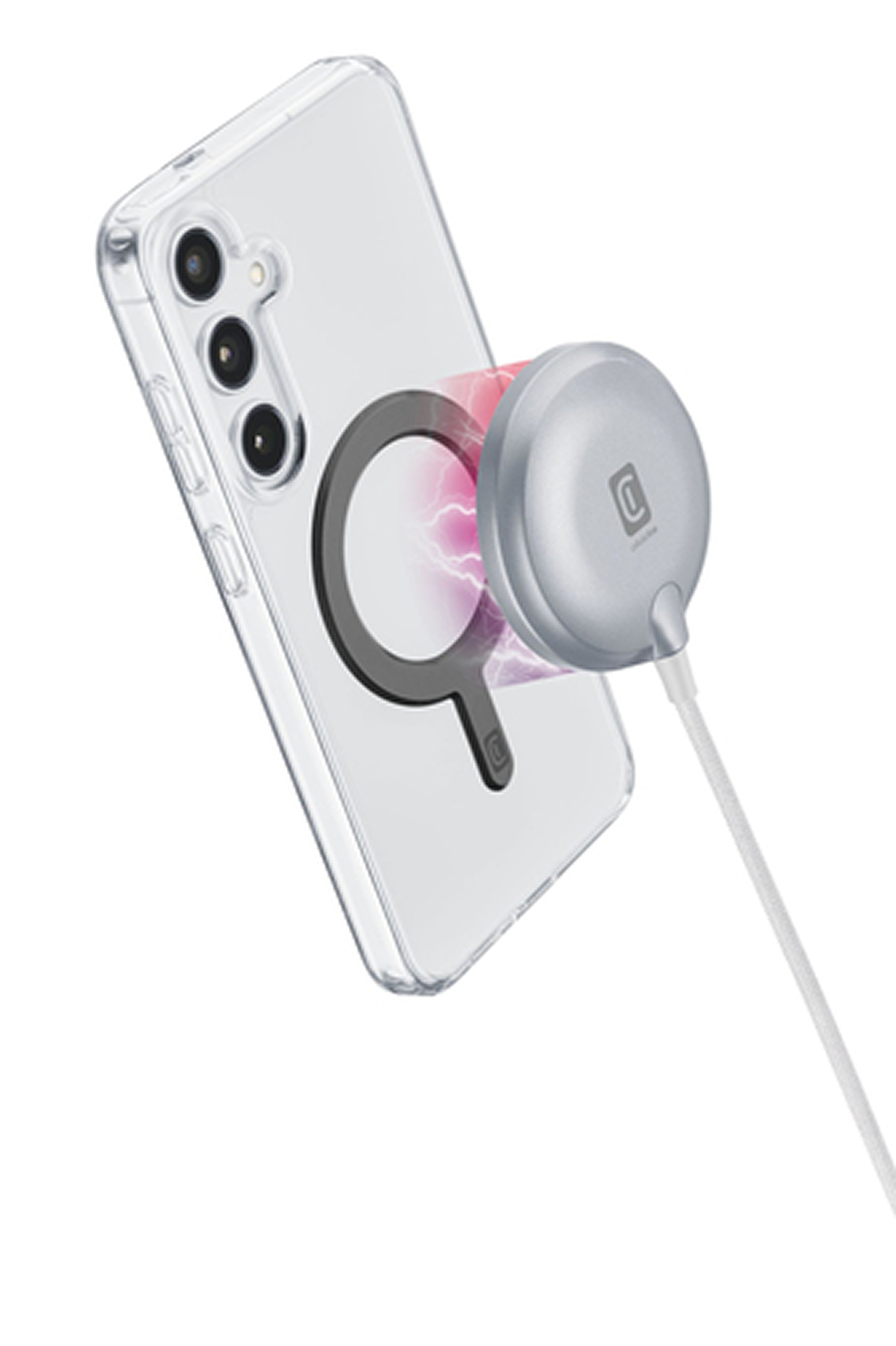Teléfono con anillo magnético cargando con cable blanco.