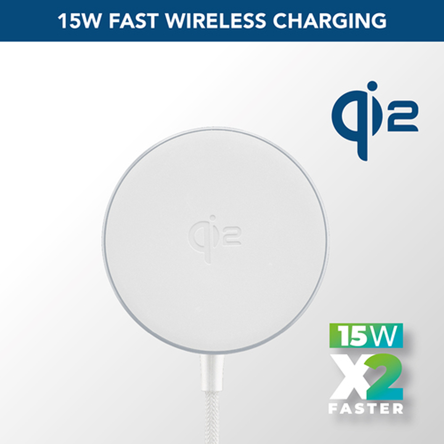 Almohadilla de carga inalámbrica blanca con el logotipo Qi2. La almohadilla tiene un cable blanco y es 15W X2 Faster.