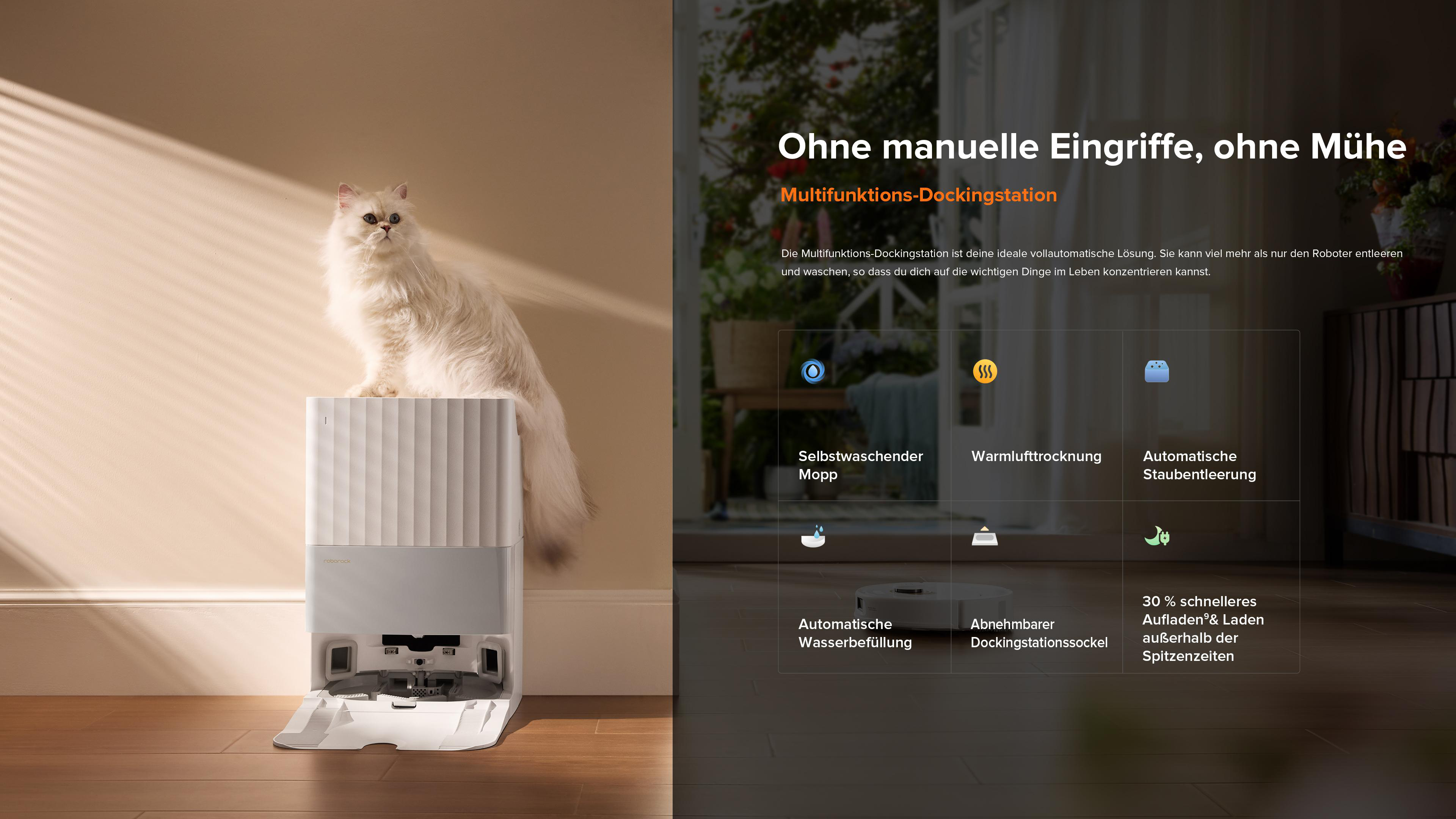 Eine weiße Katze sitzt auf einem weißen Roboter-Staubsauger, mit einer Dockingstation im Bild.