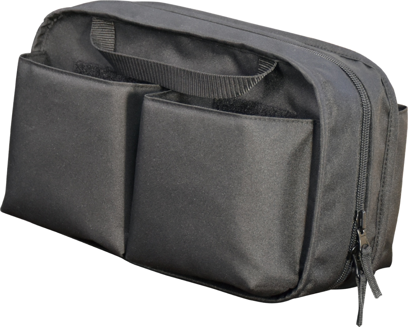 Custodia nera per Nintendo Switch con due tasche e cerniera. La custodia è chiusa e ha una maniglia.