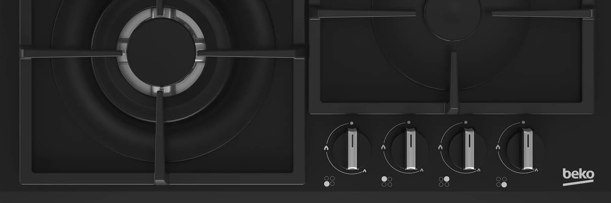 Zbliżenie czarnej kuchenki gazowej z palnikami i srebrnymi pokrętłami. Widoczne logo 'beko'.
