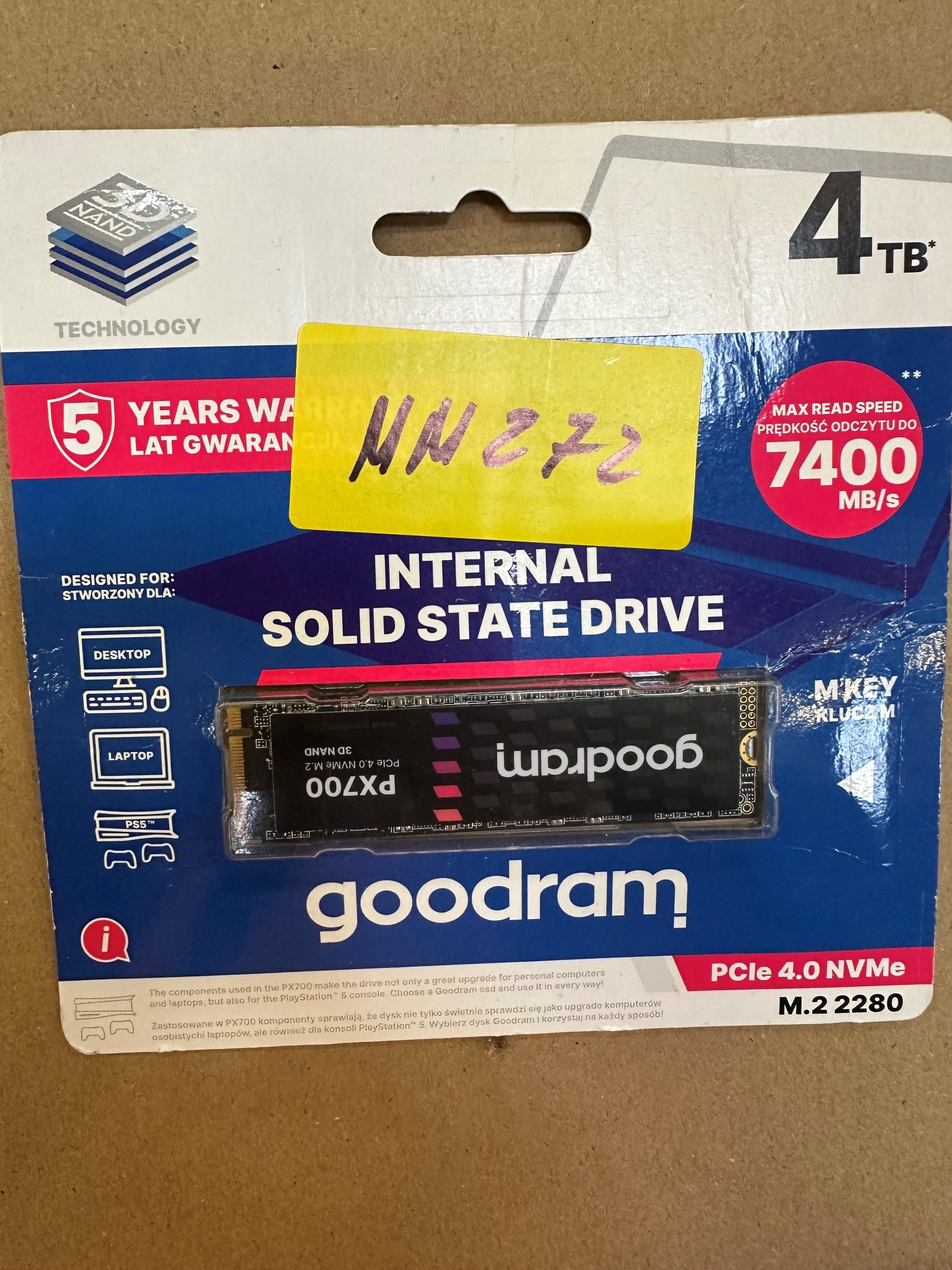 Opakowanie dysku SSD. Etykieta pokazuje '4TB' i markę 'goodram'.